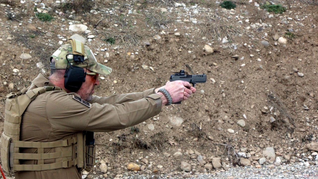 Savunma Sanayii Başkanlığı`nın (SSB) başlattığı `Özgün Yerli Tabanca Projesi` kapsamında Düzce`de fabrikası bulunan Sarsılmaz Silah Sanayii, tamamı yerli olan bir tabanca geliştirilme kararı aldı.