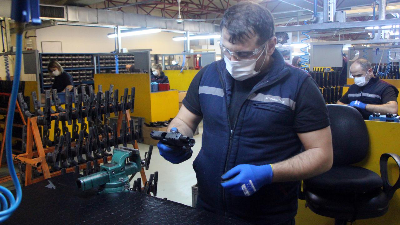 Özellikle Amerika Birleşik Devletleri pazarında yoğun ilgi gören silah, ABD`nin en prestijli ateşli silah dergilerinden biri olan On Target Magazine tarafından düzenlenen 2020 Editors` Choice Award`da (Editörlerin Seçimi Ödülü) aday olarak gösterildi.