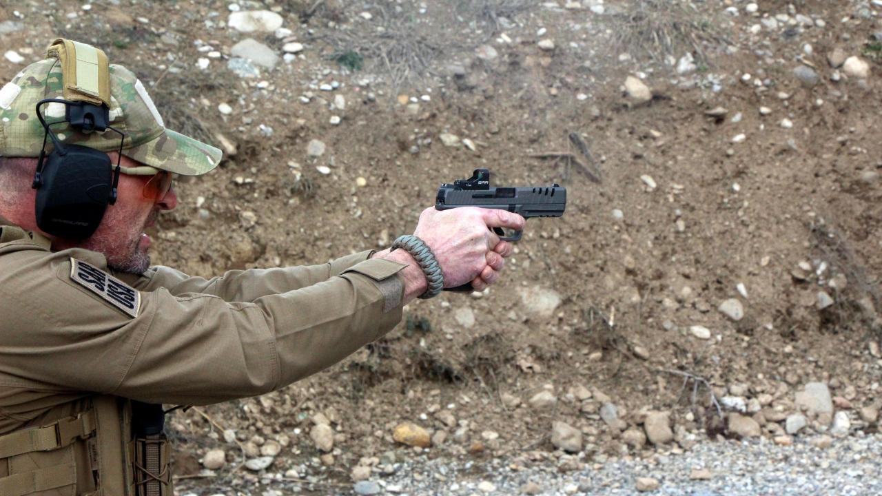 Tabanca, alanında uzman Amerikalı editörler tarafından çeşitli testlere tabi tutuldu. 