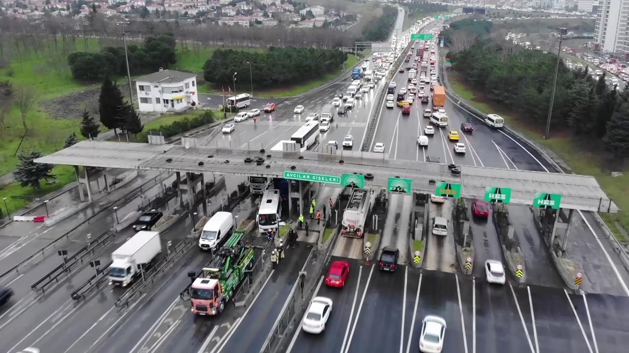 Avcılar gişelerde kaza: 2 yaralı