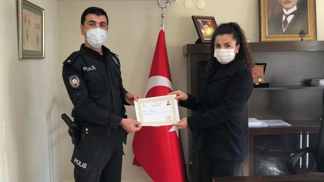 Çorumda Covid-19 vaka sayısı sıfırlanan Laçin ilçesinde kamu görevlilerine başarı belgesi