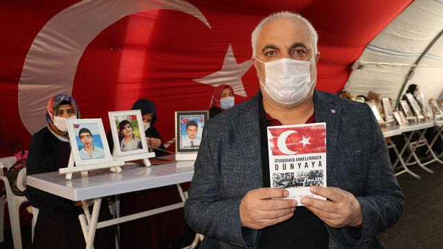 Evlat nöbetindeki baba Diyarbakır annelerinin yaşadıklarını kitaplaştırdı