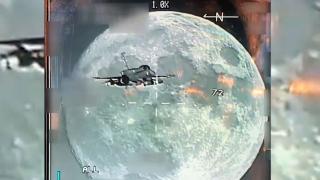 Dolunayda uçan Türk F-16'sı