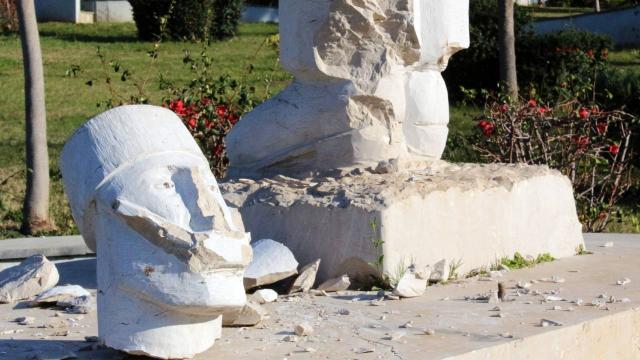 Antalyada 3 heykel daha tahrip edildi