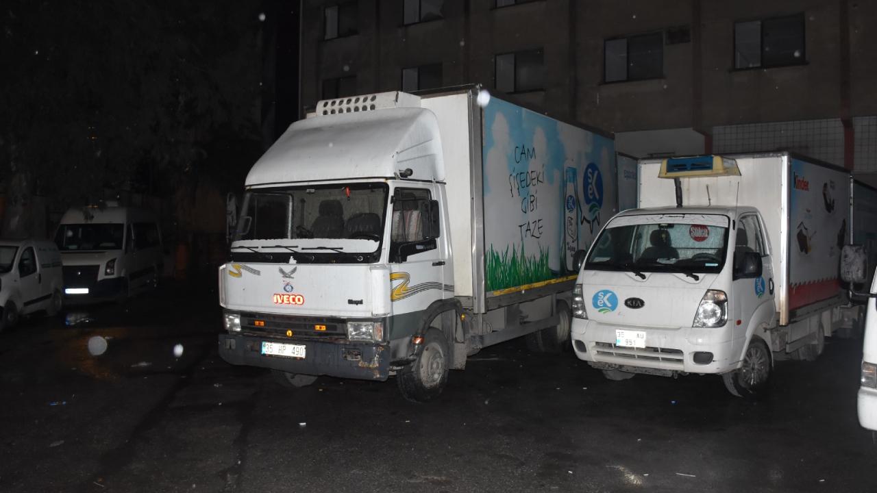 İzmir'de park halindeki 9 kamyonetin aküsü çalındı