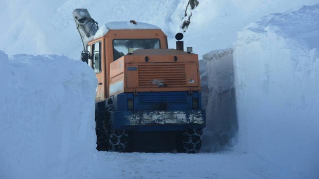 Bitlis kırsalında kar kalınlığı 3,5 metreye ulaştı