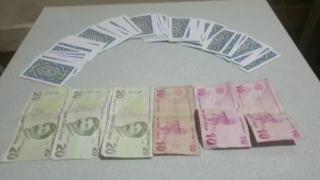 Yasaklara rağmen kumar oynayan 9 kişi suçüstü yakalandı