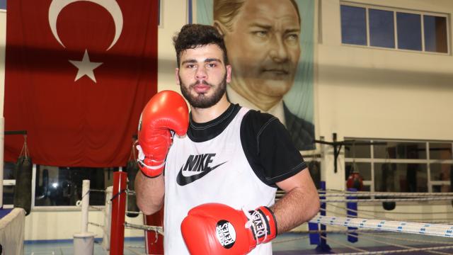 Milli boksör Mücahit İlyas yumruklarını olimpiyata hazırlıyor