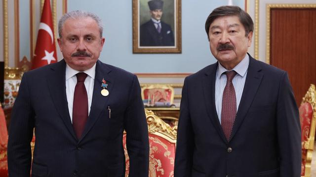 TBMM Başkanı Şentopa Abay Kunanbay Madalyası