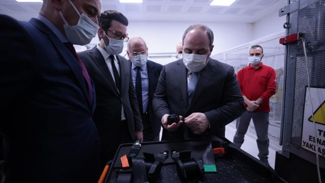 Bakan Varanktan yerli sermaye ile emniyet kemeri üreten fabrikaya ziyaret