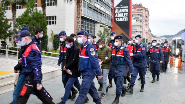 Antalyada uyuşturucu operasyonunda yakalanan 42 şüpheliden 25i adliyede
