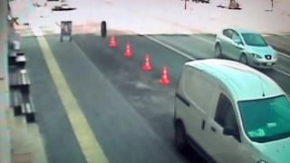 Seyir halindeki otobüsün tekeri fırladı