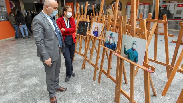 Vanda sağlık çalışanlarının koronavirüsle mücadelesi fotoğraflandı