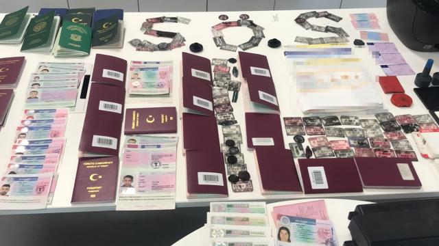 2 binin üzerinde sahte seyahat belgesi düzenleyen kişi tutuklandı