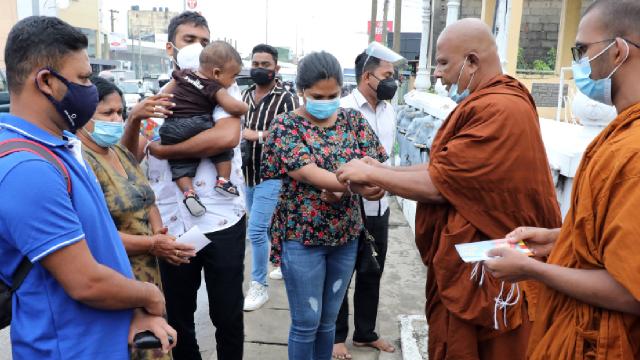 Sri Lanka, COVID-19 kurbanı Müslümanların cesetlerini yakıyor