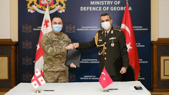 Türkiyeden Gürcistan ordusuna ekipman desteği