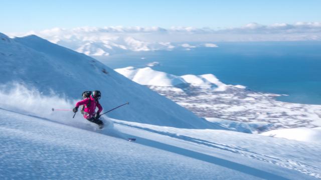 Macerasever turistlerin Artos Dağının zirvesindeki kayak görüntüleri nefes kesti