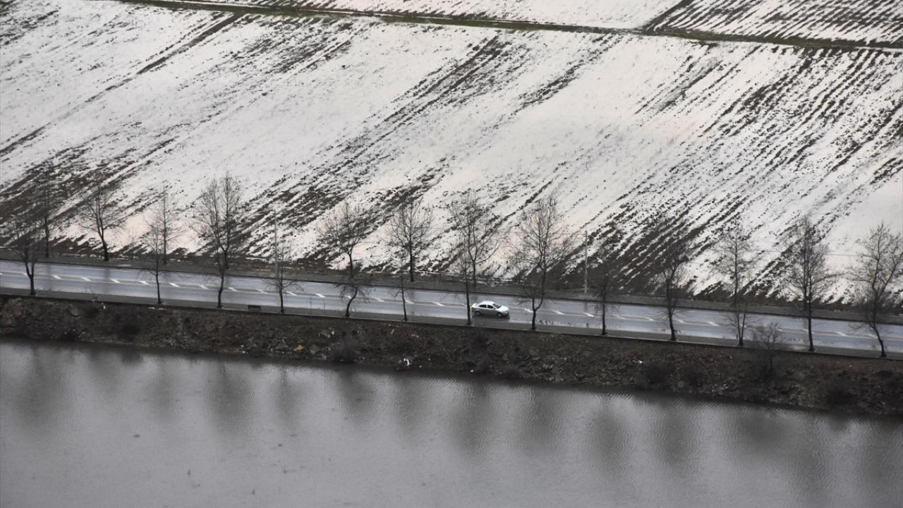 İlçenin Düğerek, Yaraş, Ortaköy, Yeniköy mahalleleri ile Karabağlar Yaylası mevkisindeki bazı tarım alanlarını su bastı.