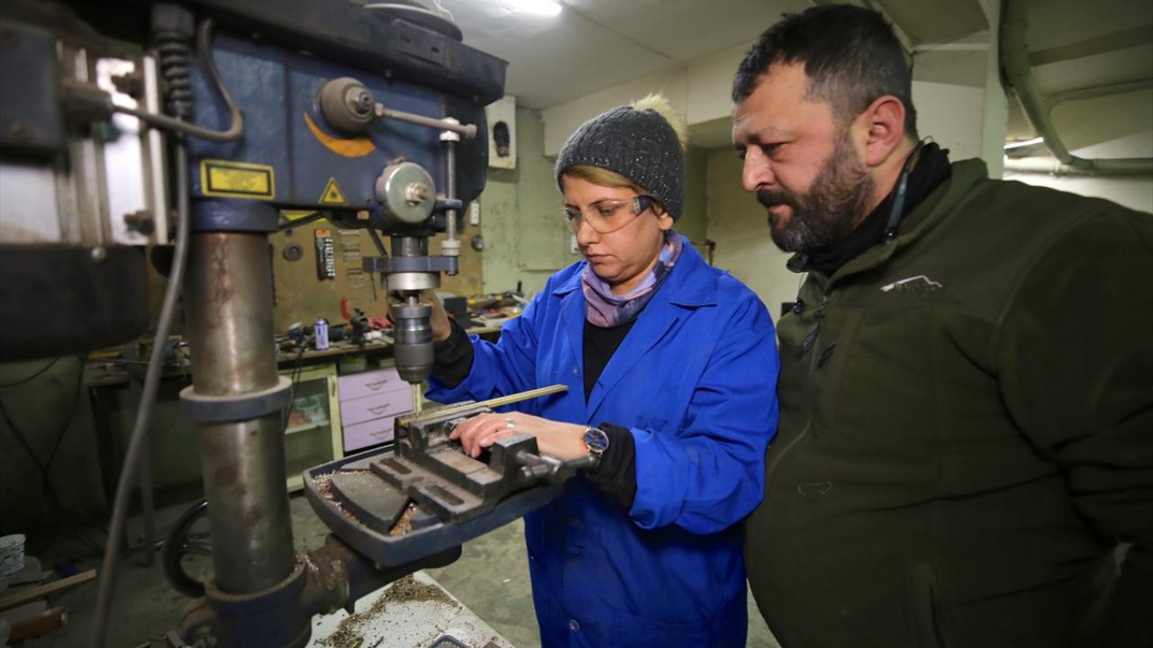 Çiftin elinden çıkan sanat eseri niteliğindeki bıçaklar, koleksiyonerlerin de ilgisiyle karşılaşıyor.