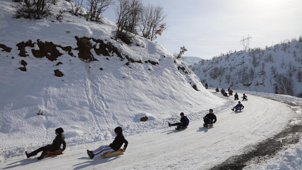 Kına, "Kar geç yağdı ama yine de çok mutluyuz." dedi.