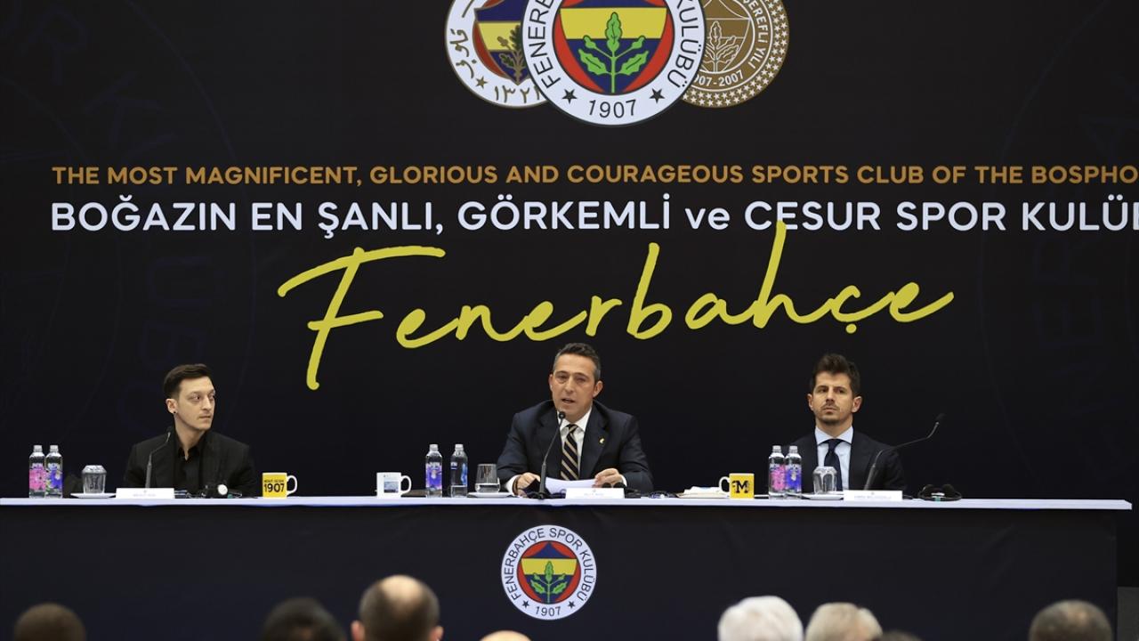 İmza töreninde Fenerbahçe Başkanı Ali Koç ve sportif direktör Emre Belözoğlu da yer aldı.