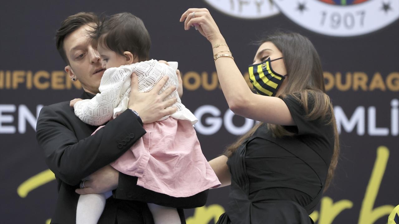 Törene, Özil`in eşi Amine Gülşe ve çocuğu da katıldı.