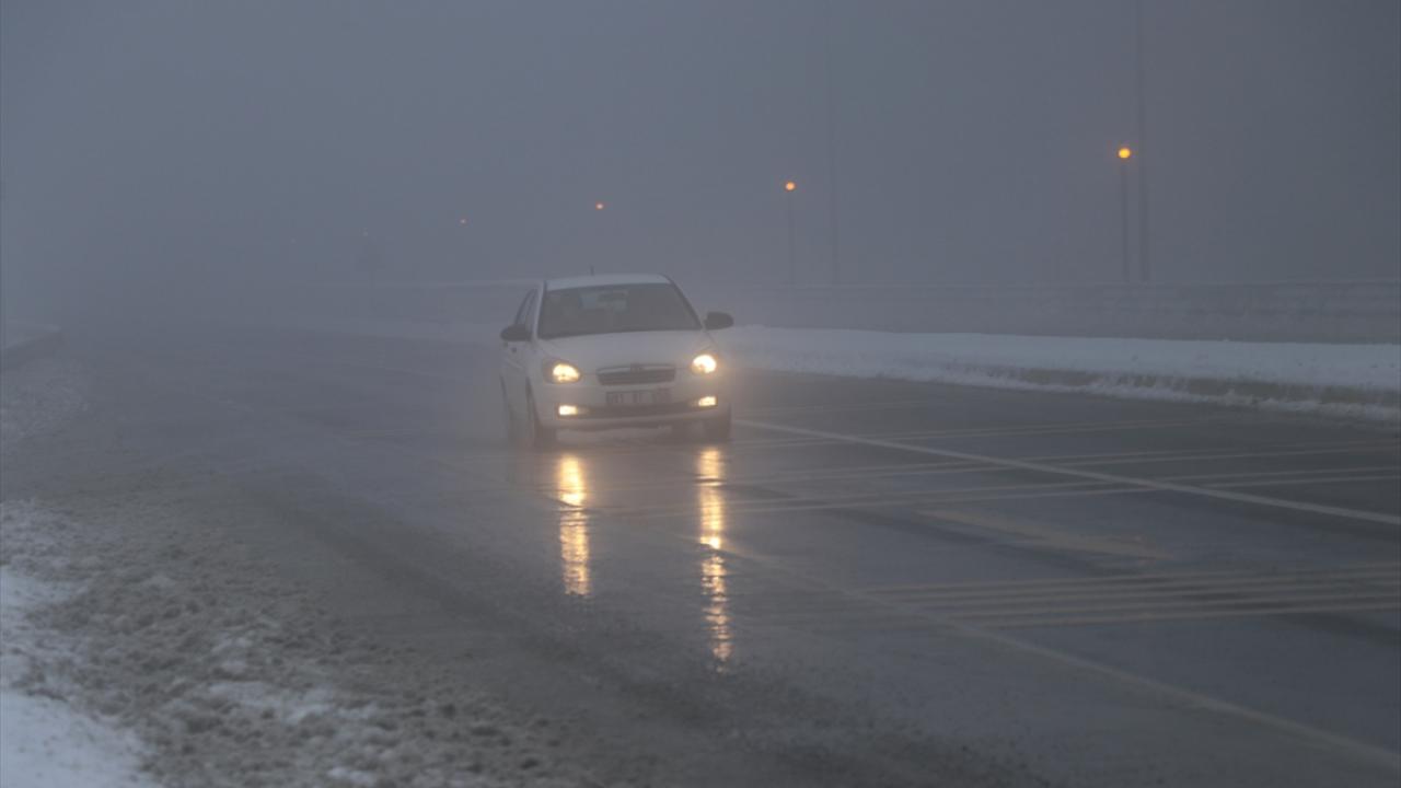 Güzergahta etkili olan sis nedeniyle de görüş mesafesi yer yer 35 metreye kadar düştü. 
