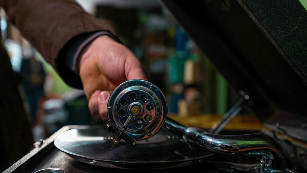 Plak satışı yapılabilecek ortamların yaygınlaştırılmasını istediklerini ifade eden İspir, yetkililerden, İstanbul ve farklı illerde pazar ve etkinlik ortamlarının oluşturulmasını talep ettiklerini sözlerine ekledi.