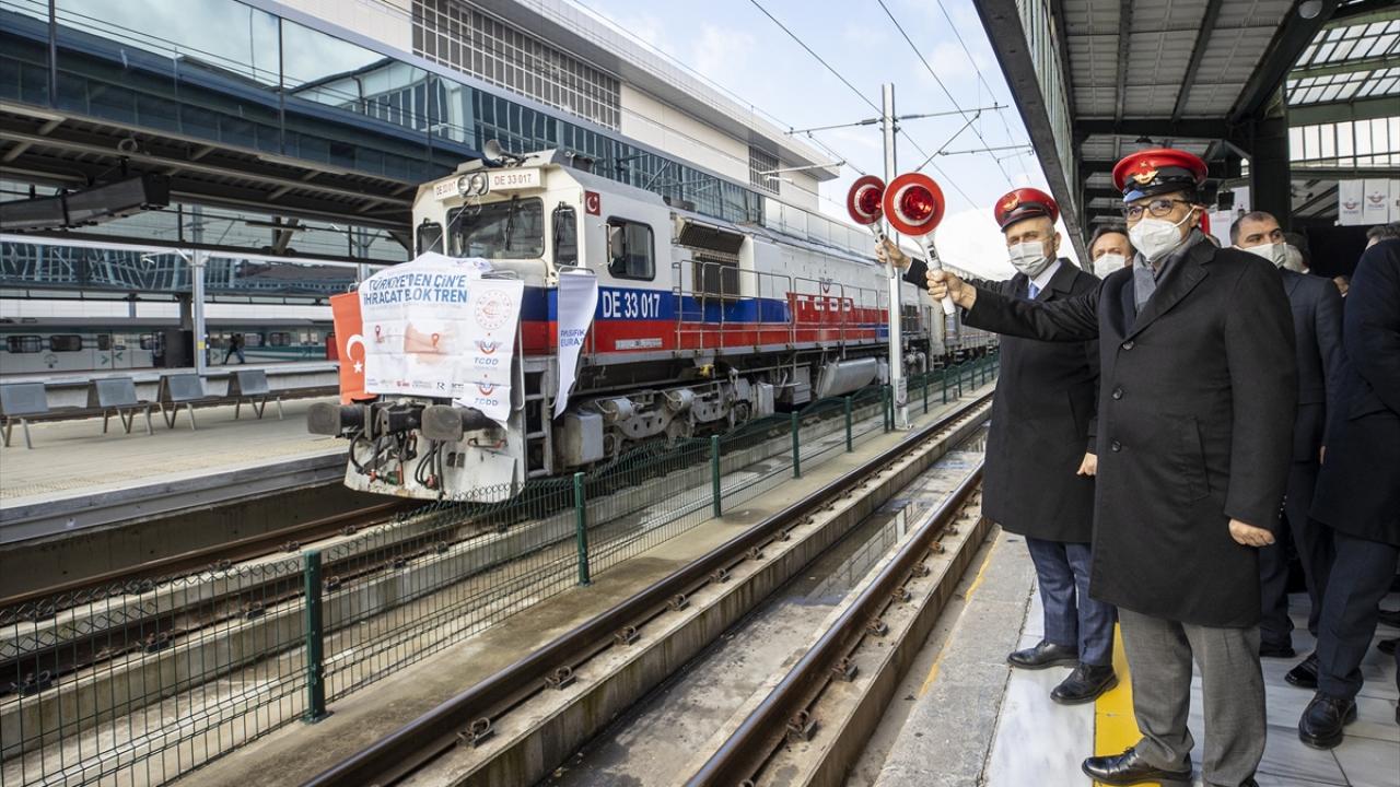Türkiye`den Çin`e gidecek treni Enerji ve Tabii Kaynaklar Bakanı Fatih Dönmez ve Ulaştırma ve Altyapı Bakanı Adil Karaismailoğlu uğurladı.