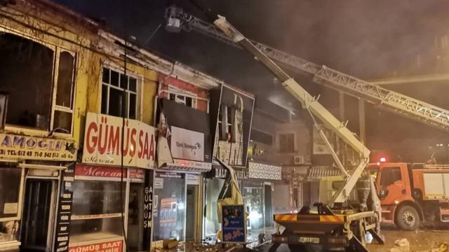 Afyonkarahisarda yangın: İş yerleri zarar gördü
