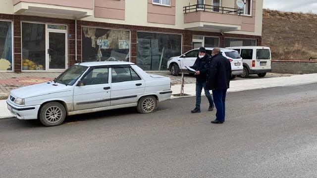 Çorumda 10 aracın lastikleri kesildi