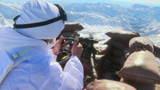 Berkur Tepe'de zorlu kış şartlarında vatan nöbeti