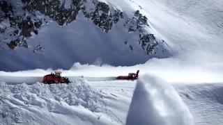 Çığ felaketinin yaşandığı Bahçesaray yolu trafiğe kapatıldı