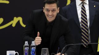 Mesut Özil Fenerbahçe'ye imza attı