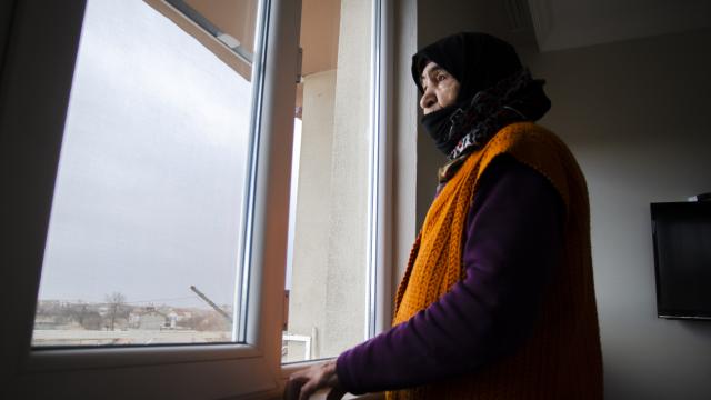 Nazife nine eşine özlemle pazar tezgahında "vasiyet" nöbeti tutuyor