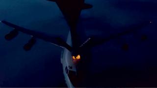 NATO uçağına ilk gece ikmali