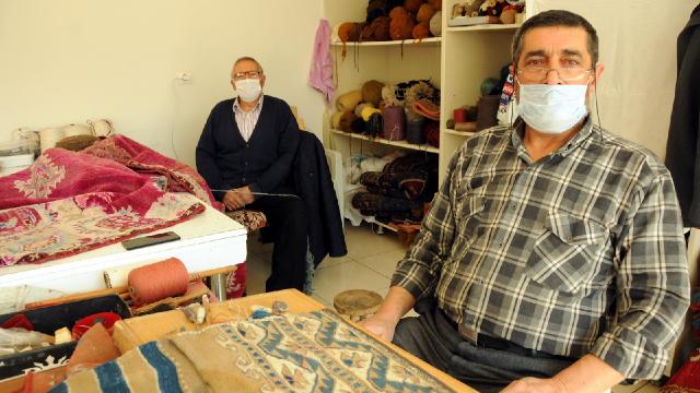 52 yıldır Türkiyenin dört bir yanına halı dokuyorlar
