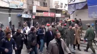 Haseke'de teröristler sivilleri silahla dağıttı