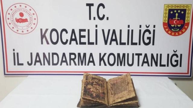 Kocaelide deri üzerine yazılmış İncil ele geçirildi
