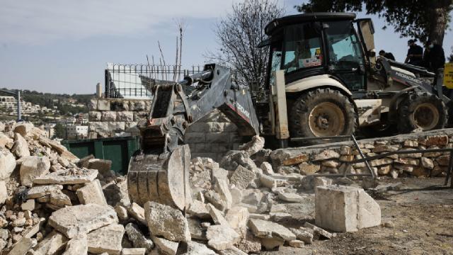 İsrail güçleri Batı Şeriada bir camiyi yıktı