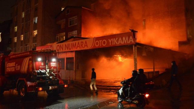 İstanbulda iş yerinde yangın