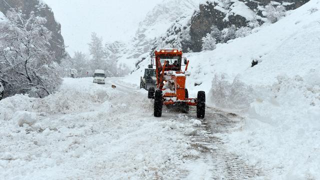 Rizede 28 köy yolu ulaşıma kapandı