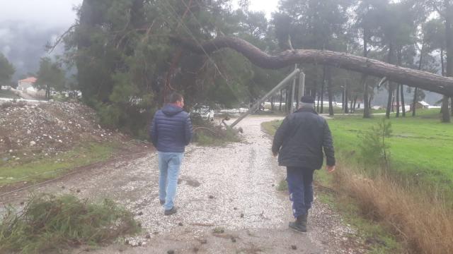 Antalyada kuvvetli rüzgar ve sağanak etkili oluyor
