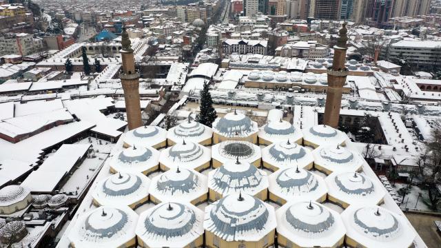 Bursa kar yağışının ardından beyaza büründü