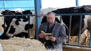 Besici Ali Dede 50 yıldır kitap aşkıyla örnek oluyor