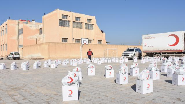 Türk Kızılaydan Barış Pınarı Harekatı bölgesindeki 100 aileye insani yardım