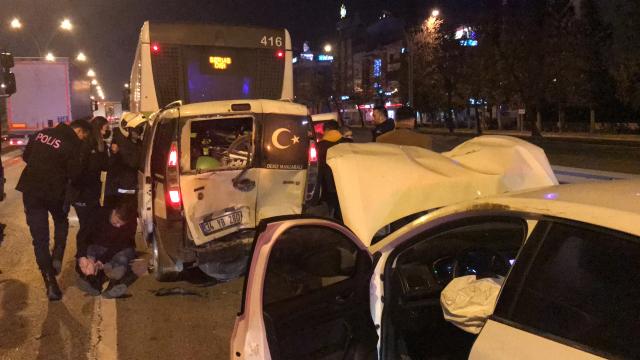 Kocaelinde zincirleme kaza: 2 yaralı