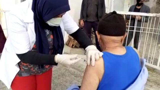 Osmaniyede 80 yaş üzeri vatandaşlar aşılanıyor