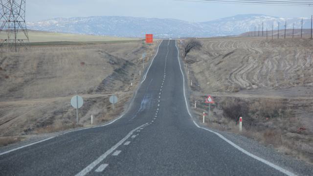 Nallıhanda yapılacak 28 kilometrelik yolun ihalesi gerçekleştirildi