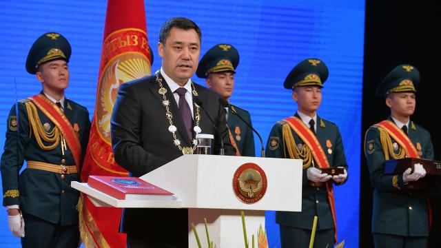 Kırgızistanın 6ncı Cumhurbaşkanı Caparov göreve başladı
